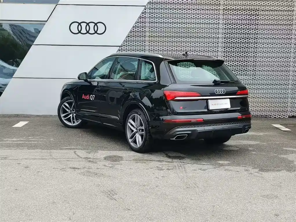 Audi Q7 2025 55 TFSI quattro S line Sport