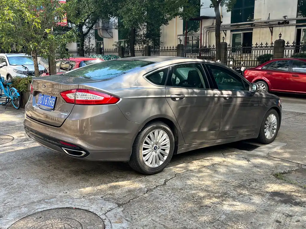 Ford Mondeo — миниатюра 7