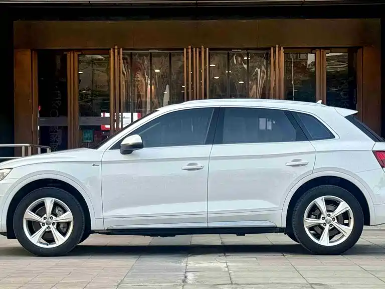 Audi Q5L 2018 40 TFSI VI