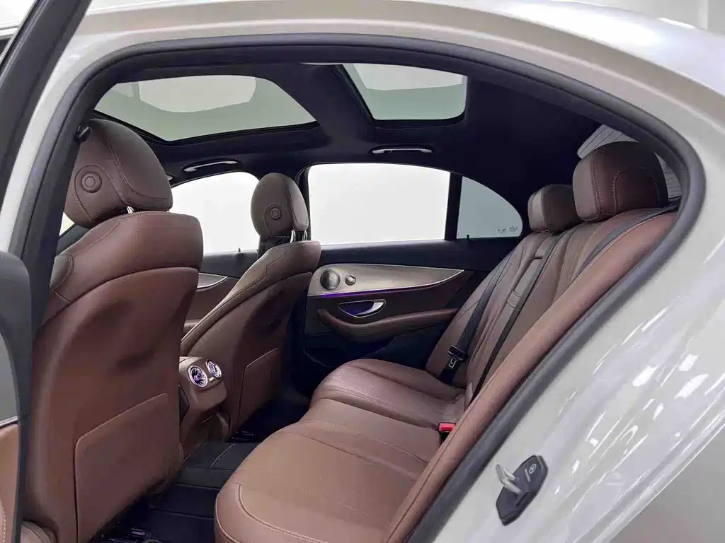 Mercedes-Benz E-Class (Import) — миниатюра 12