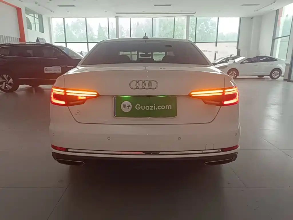 Audi A4L 2019 40 TFSI VI