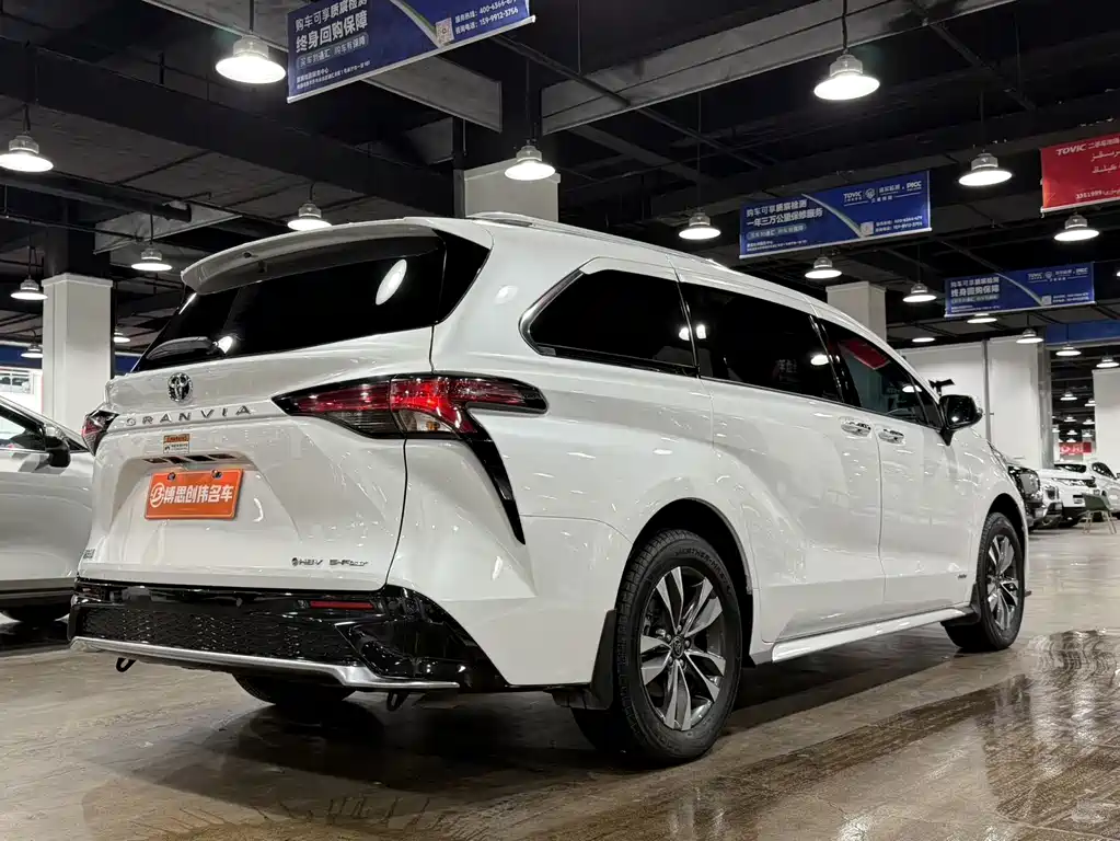 Toyota Granvia — миниатюра 9