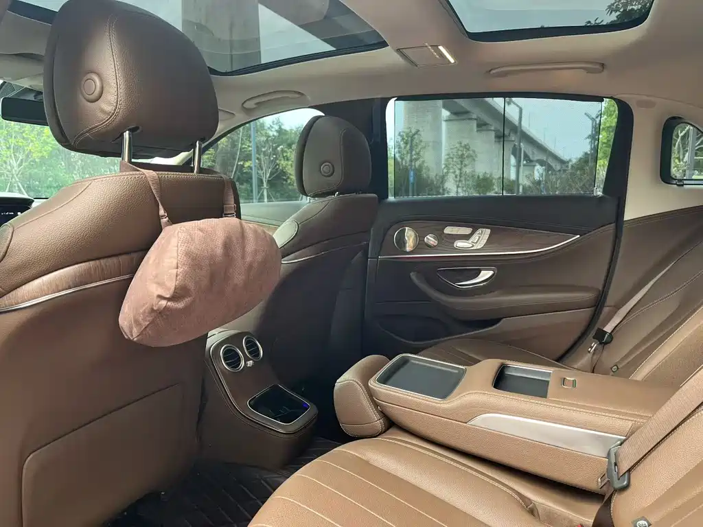 Mercedes-Benz E-Class — миниатюра 6