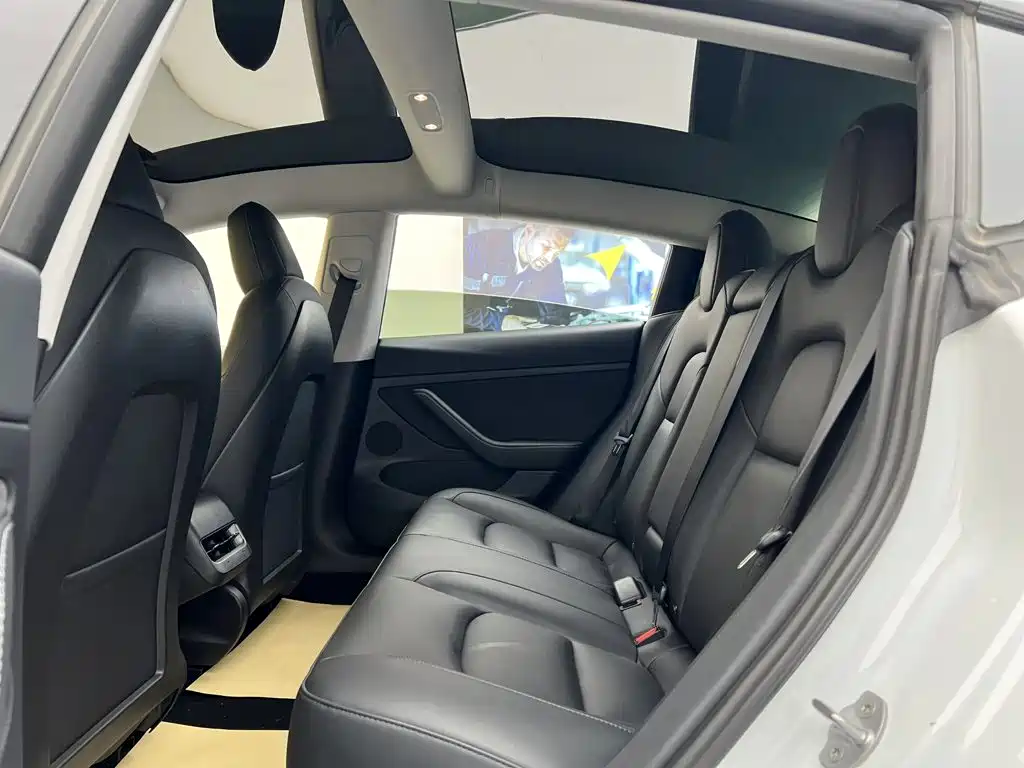 Tesla Model 3 — миниатюра 16