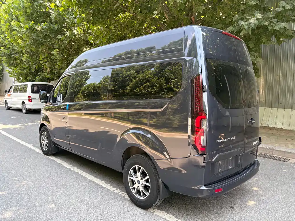 Ford Transit 2024 2.0T AT Luxury 6-9 мест