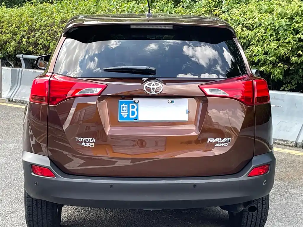 Toyota RAV4 — миниатюра 6