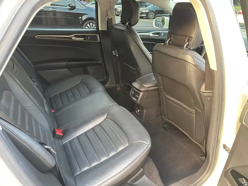 Ford Mondeo — миниатюра 11