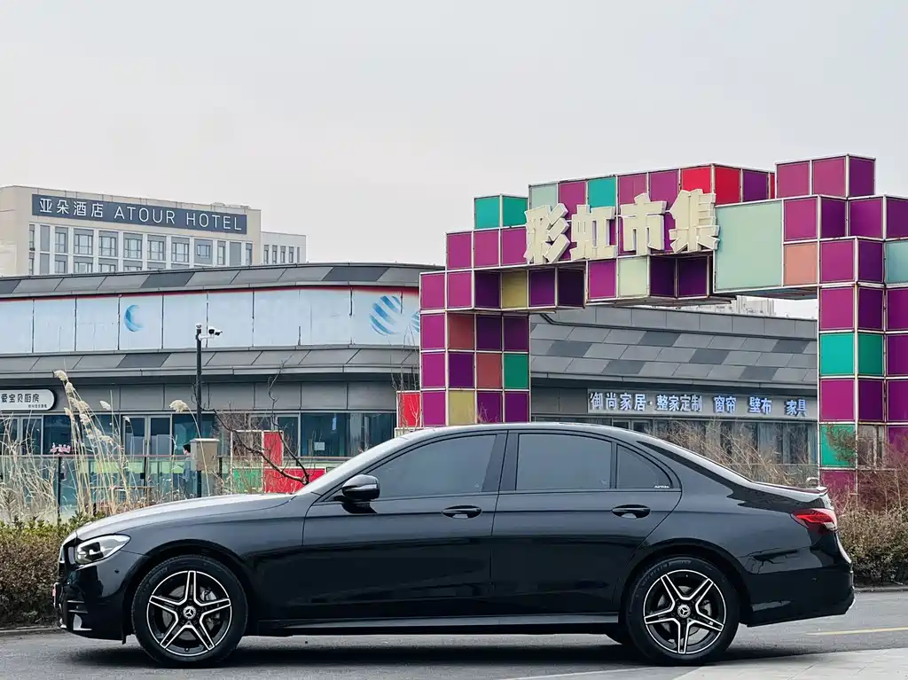 MERCEDES-BENZ E CLASS