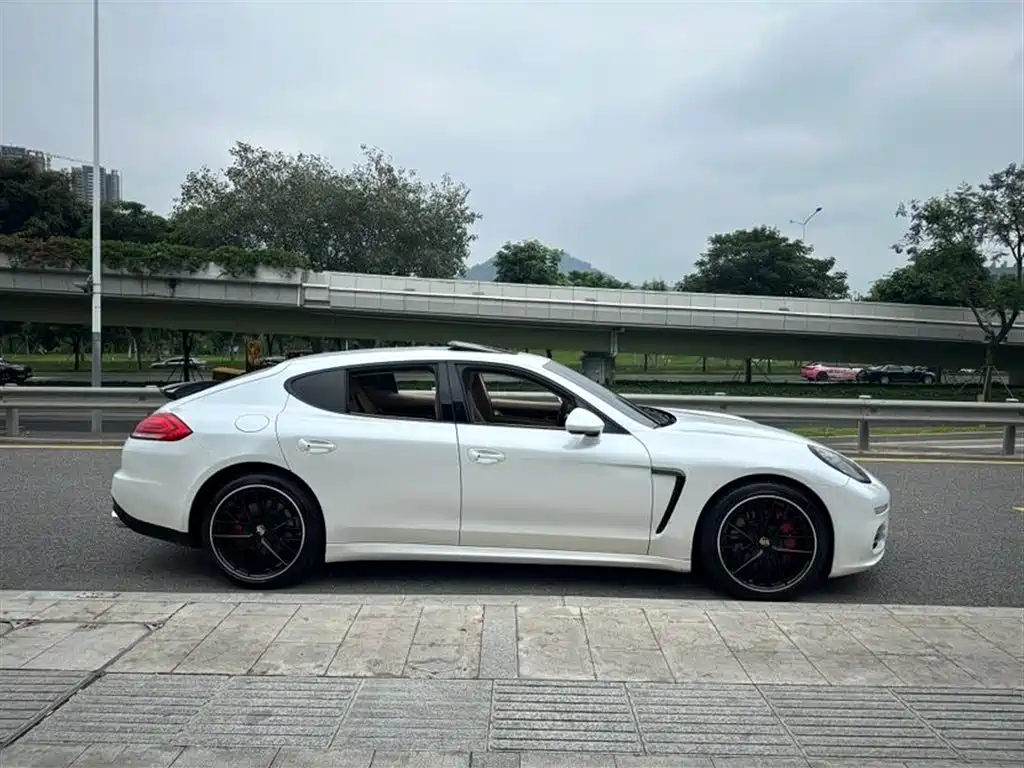 Porsche Panamera 2014 Panamera 4 3.0T