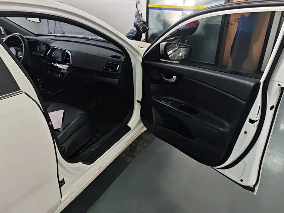 Kia K4 — миниатюра 8