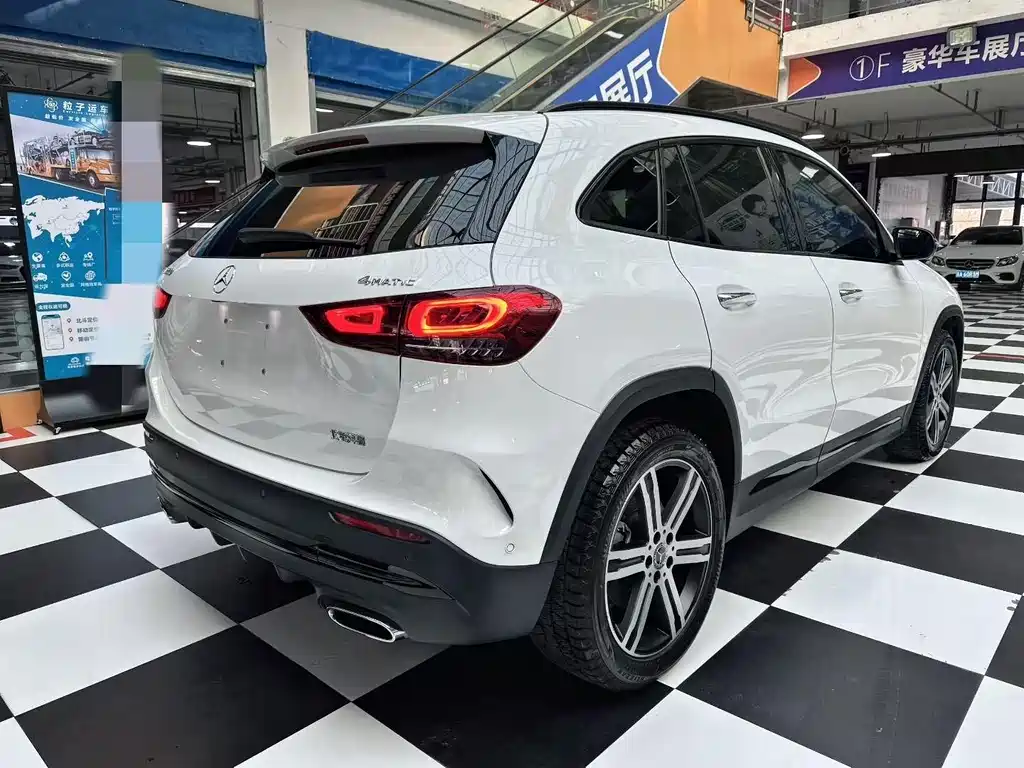 MERCEDES-BENZ GLA