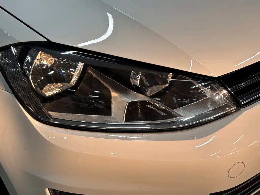 Volkswagen Golf 2016 230TSI AT Luxury