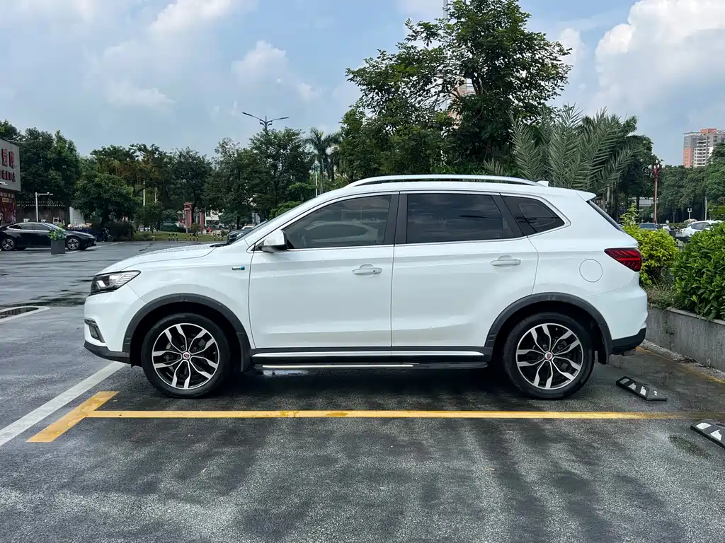 Roewe RX5 — миниатюра 4