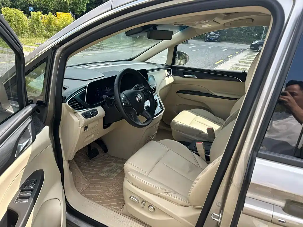 Buick GL8 — миниатюра 3