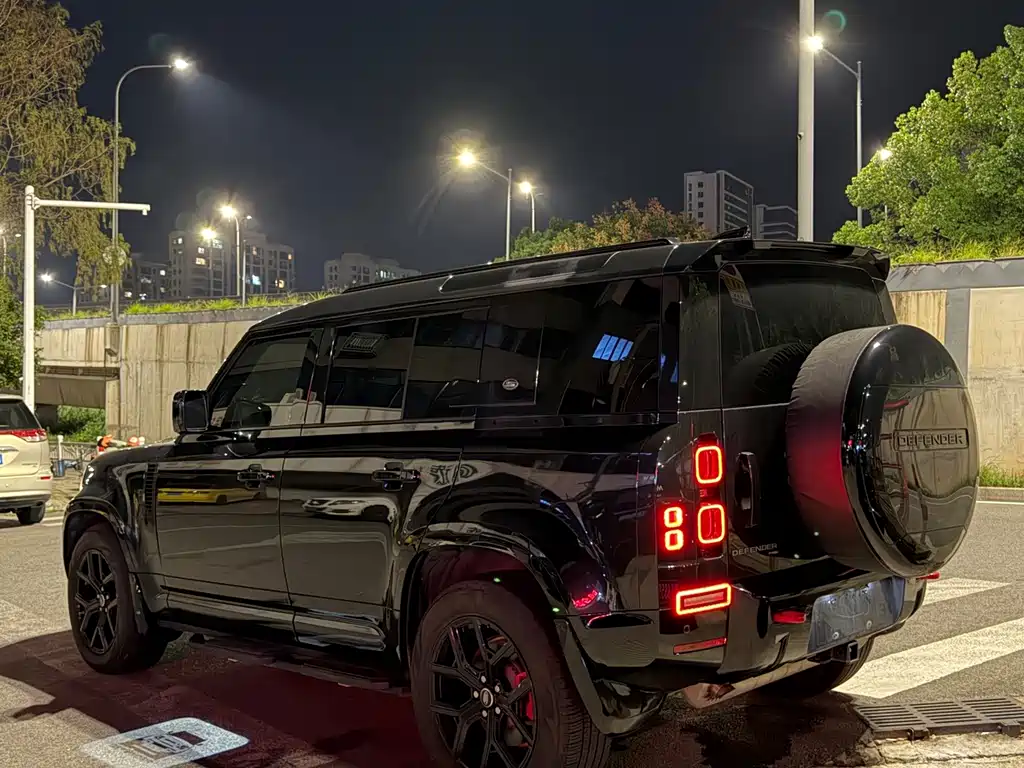 Land Rover Defender — миниатюра 3