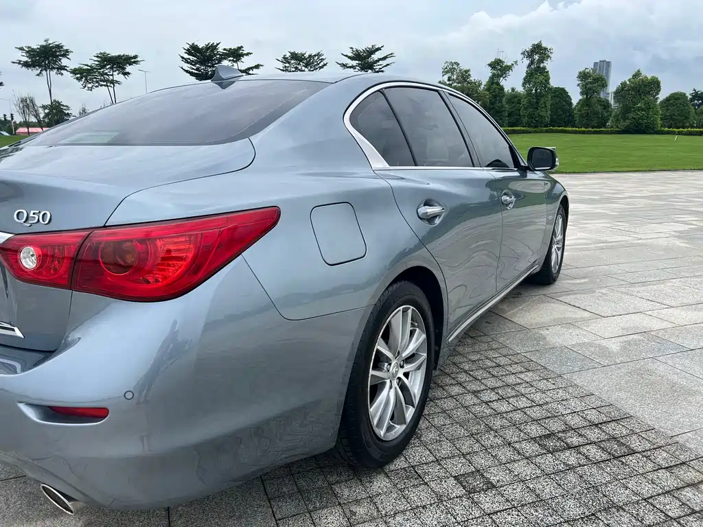 INFINITI Q50L