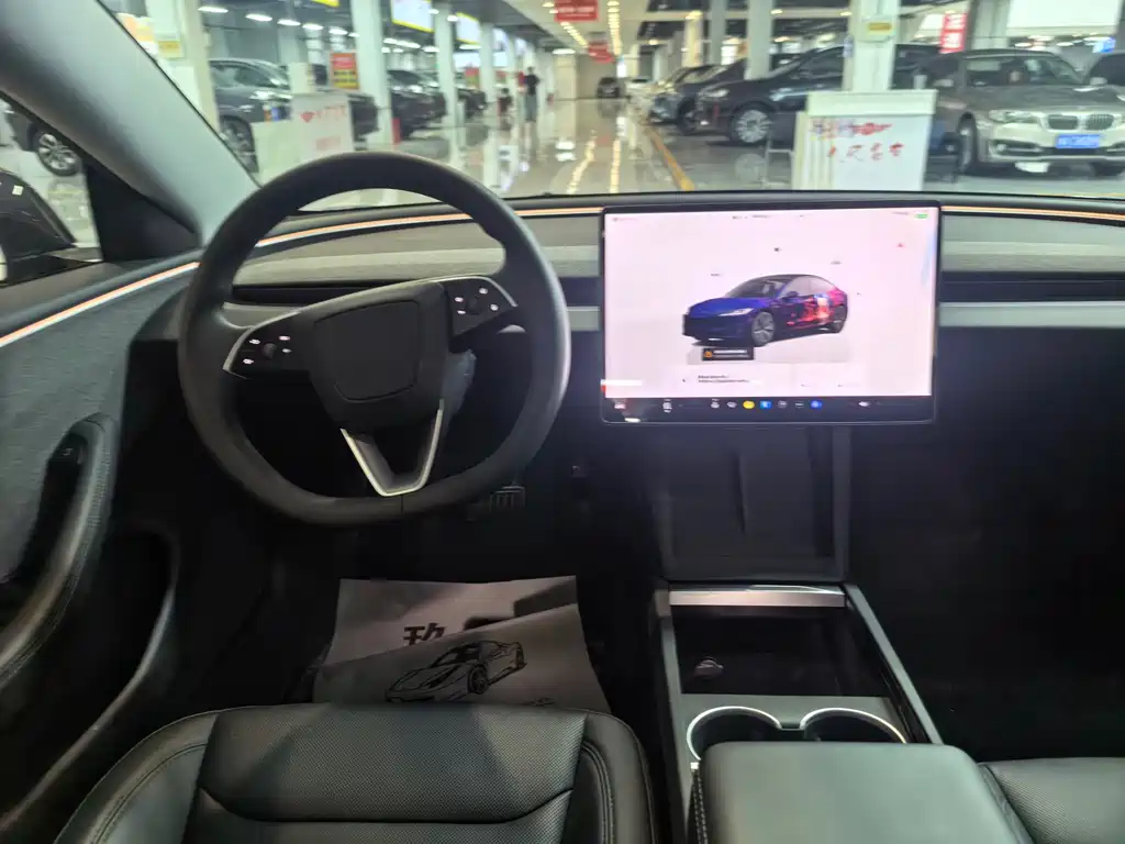 Tesla Model 3 — миниатюра 5