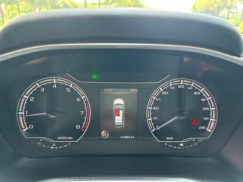 Geely Binyue — миниатюра 10
