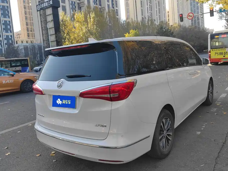 Buick GL8 — миниатюра 3