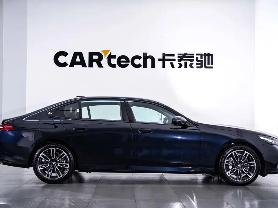 BMW 5 Series — миниатюра 3