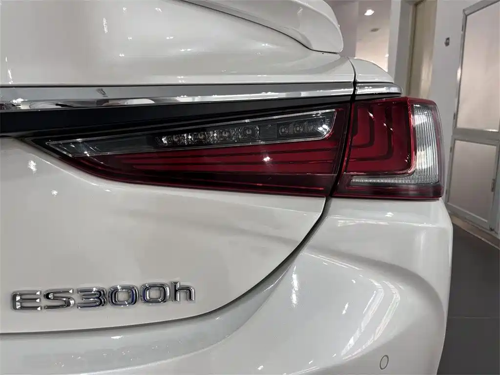 Lexus ES — миниатюра 15