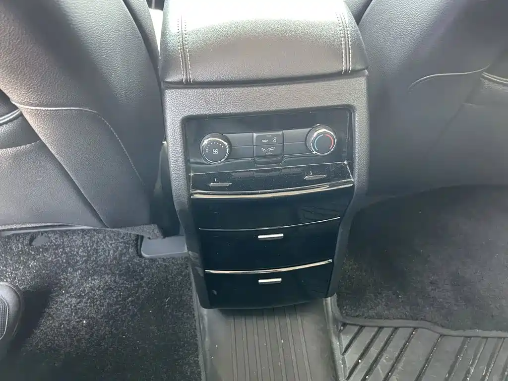 Ford Edge — миниатюра 11