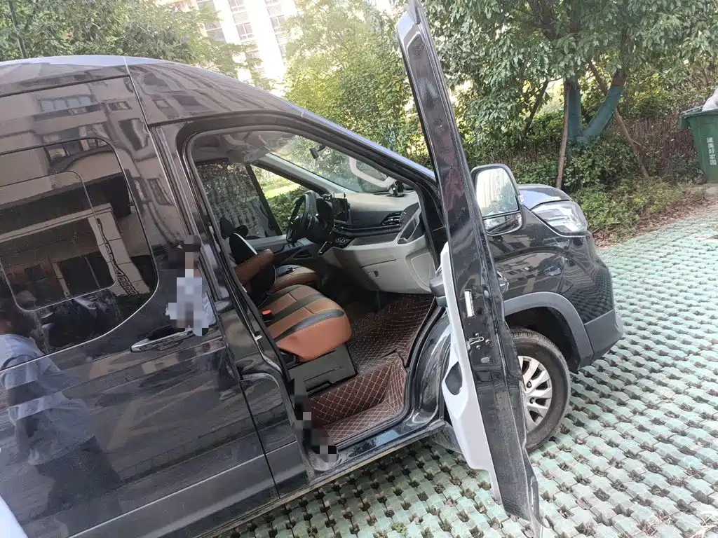 MAXUS V90 — миниатюра 18