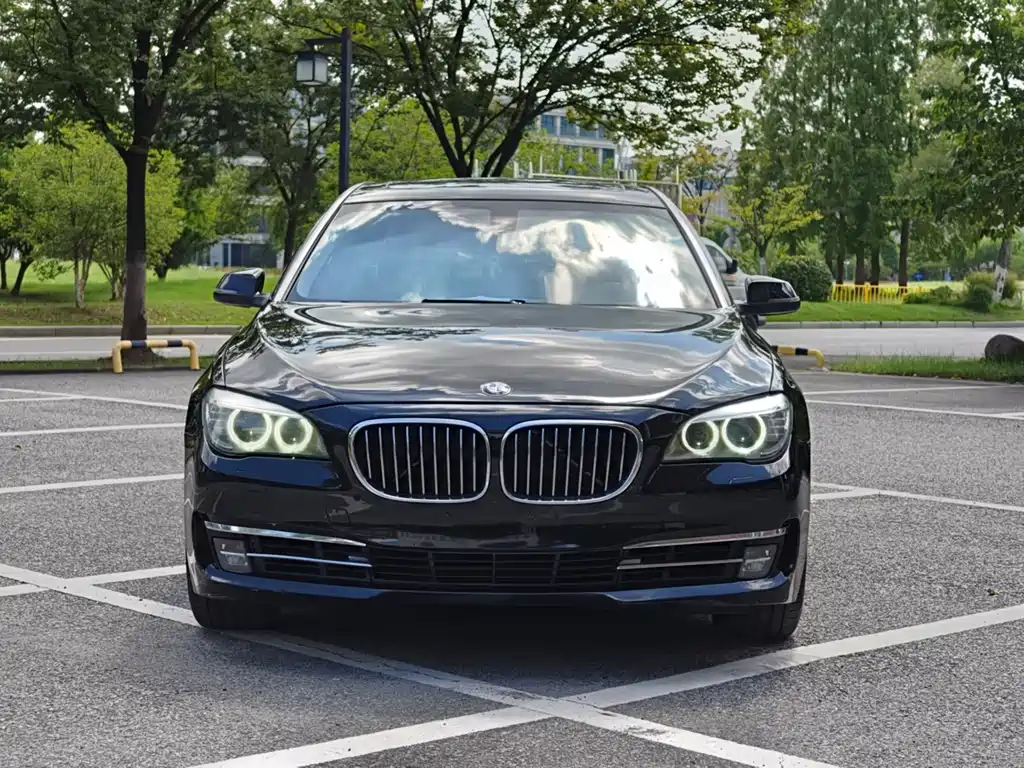 BMW 7 Series — миниатюра 2