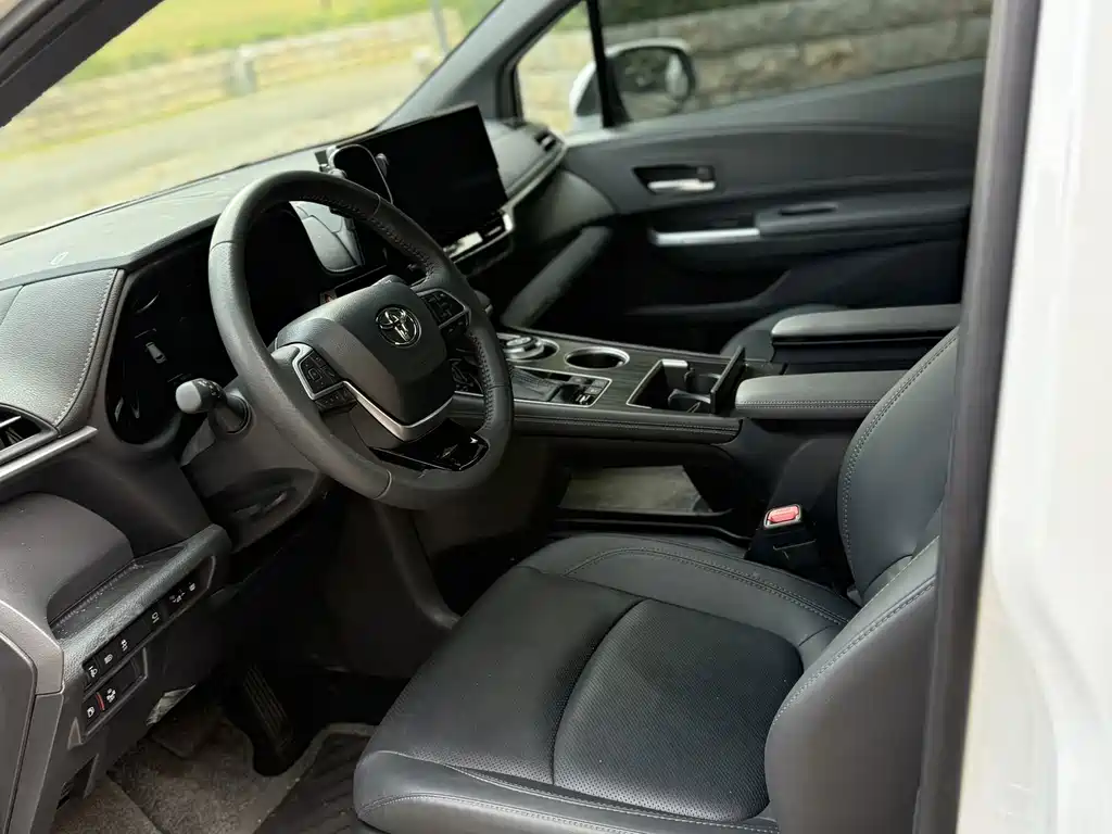 Toyota Sienna — миниатюра 4