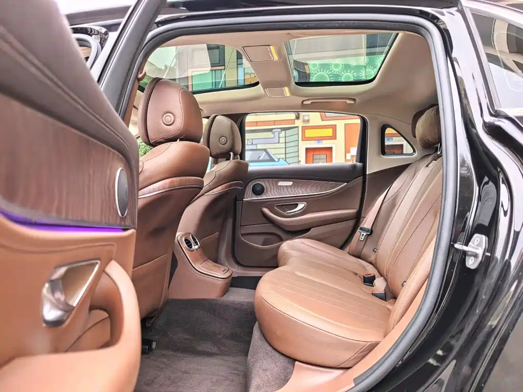 Mercedes-Benz E-Class — миниатюра 6