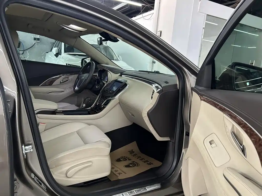Buick LaCrosse — миниатюра 10