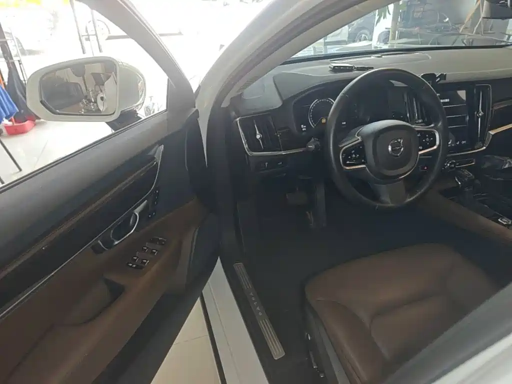 Volvo S90 — миниатюра 16