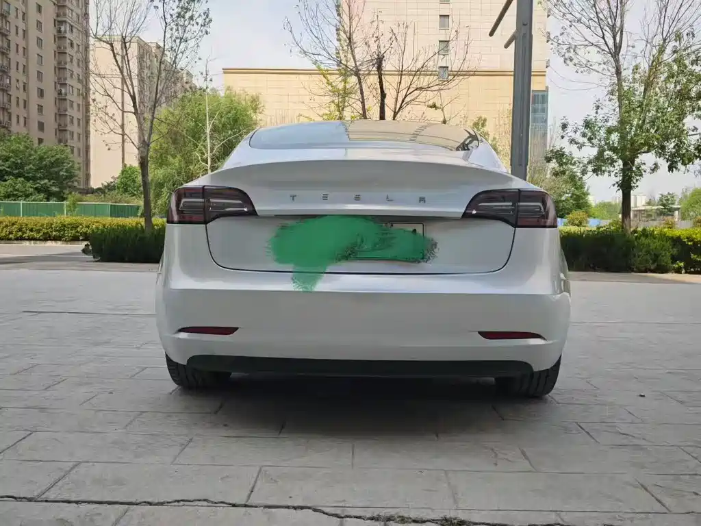 Tesla Model 3 — миниатюра 9