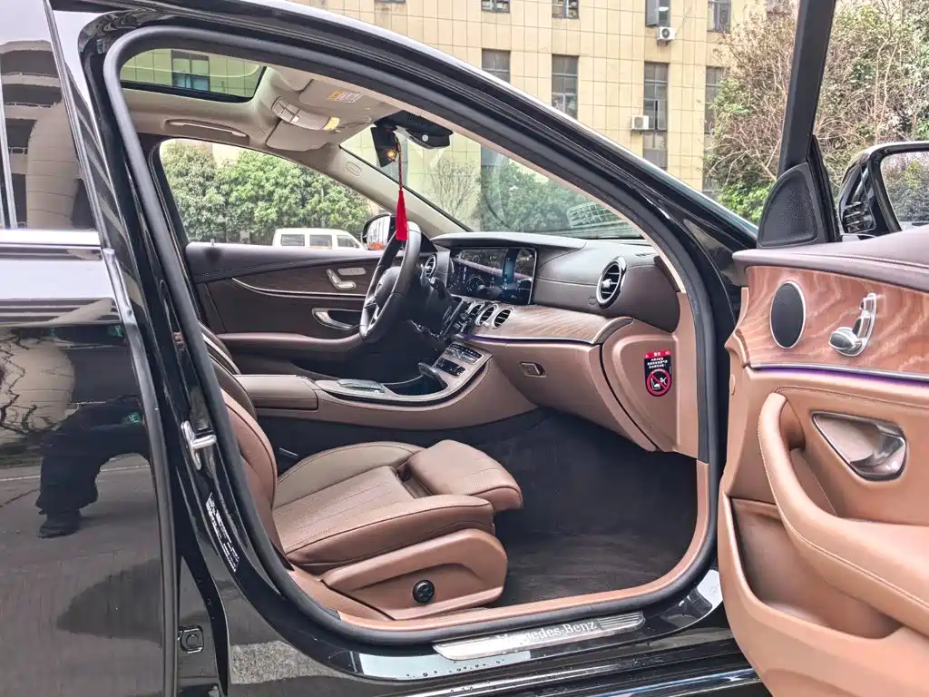 Mercedes-Benz E-Class — миниатюра 7