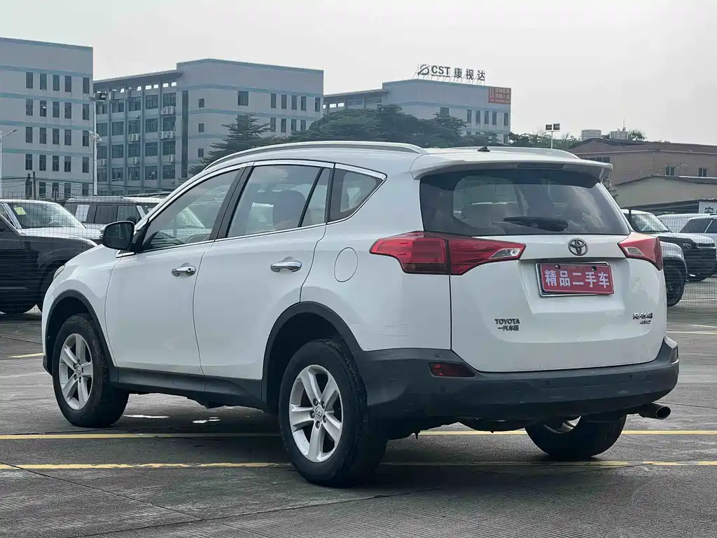 Toyota RAV4 — миниатюра 10