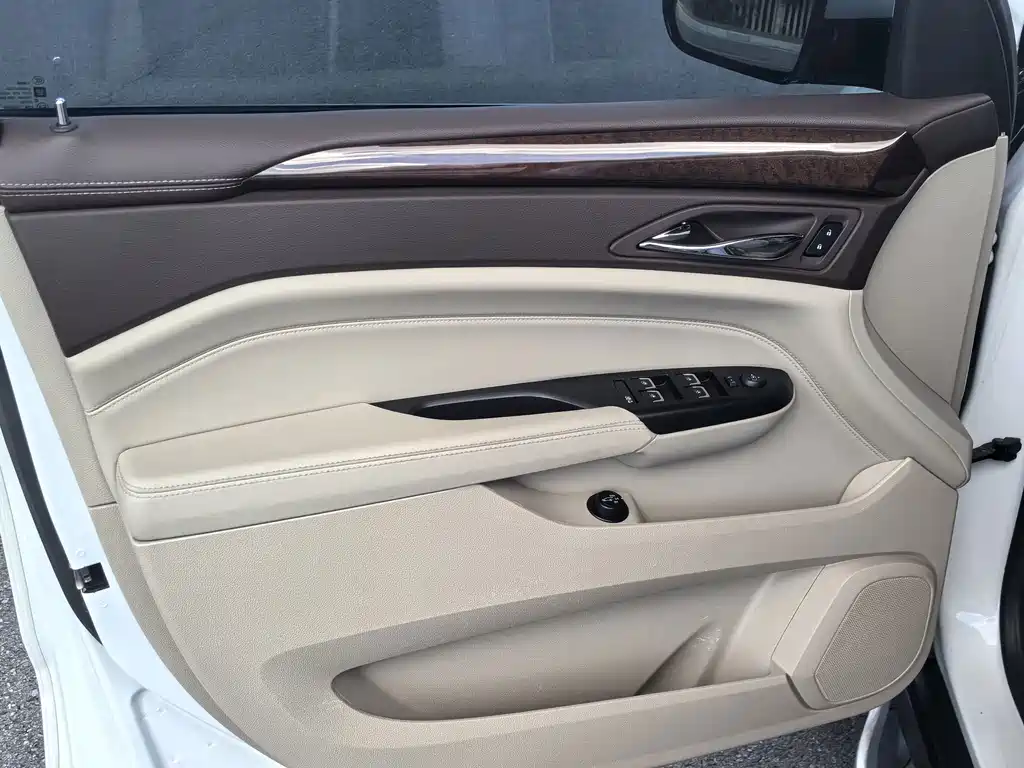 Cadillac SRX — миниатюра 5