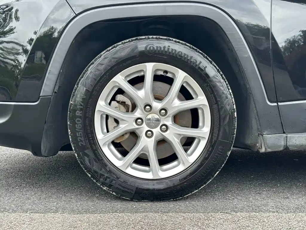 Jeep Cherokee — миниатюра 21
