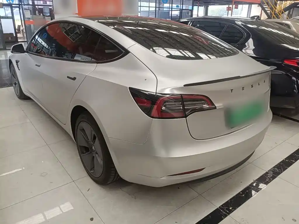 Tesla Model 3 — миниатюра 5
