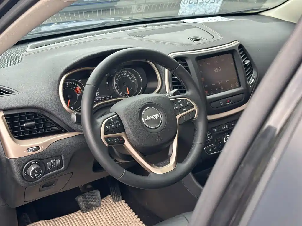 Jeep Cherokee — миниатюра 5