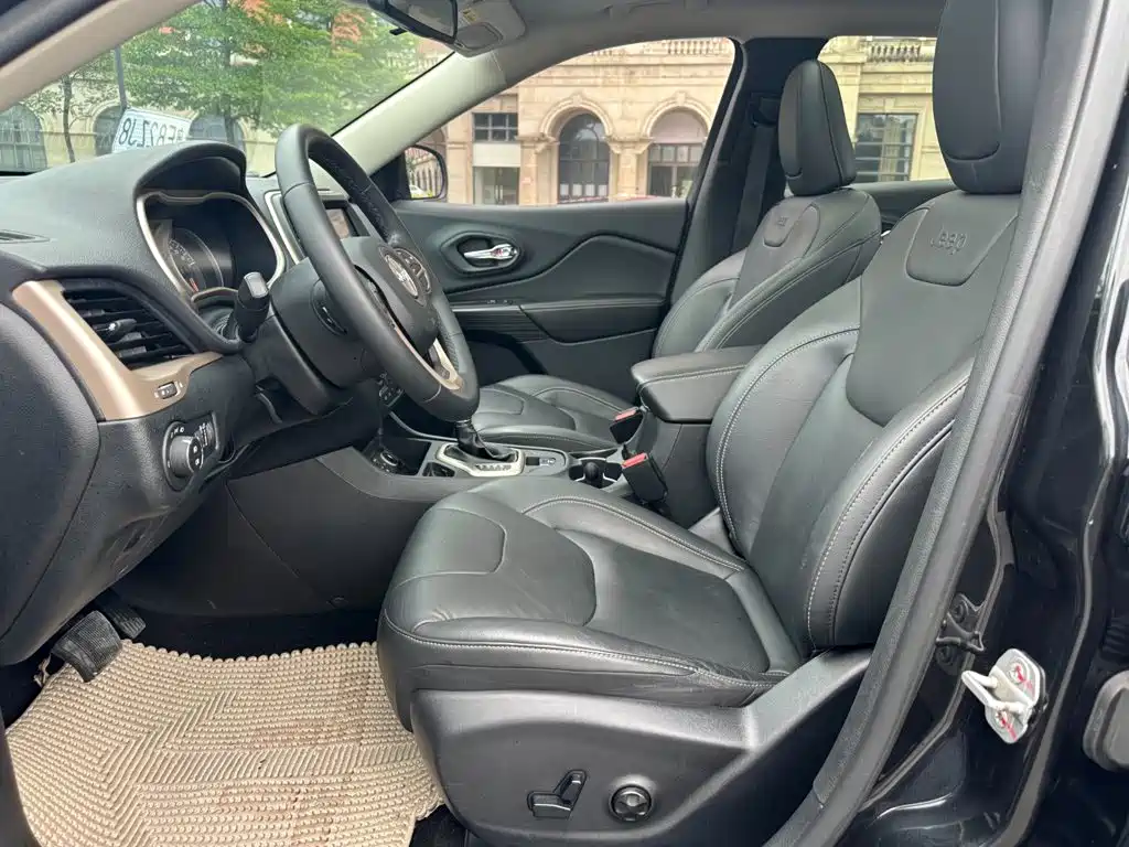 Jeep Cherokee — миниатюра 4