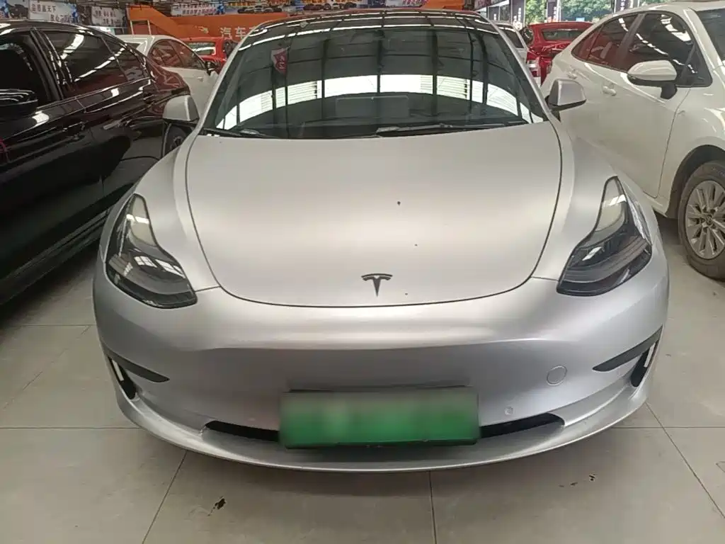 Tesla Model 3 — миниатюра 3
