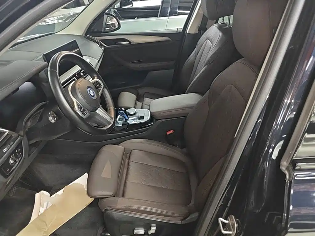 BMW iX3 — миниатюра 15