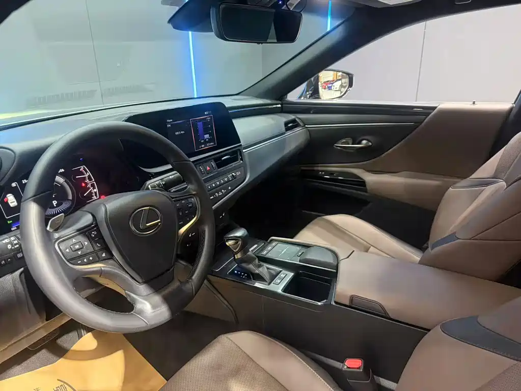 Lexus ES — миниатюра 11