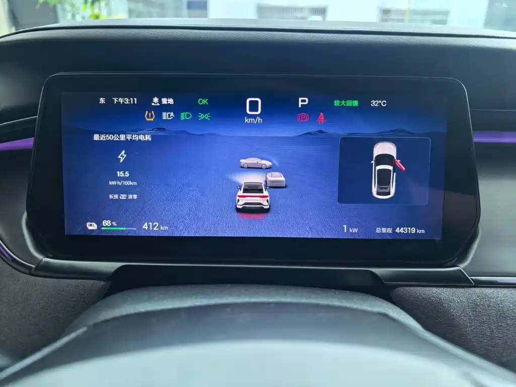 BYD L EV — миниатюра 5