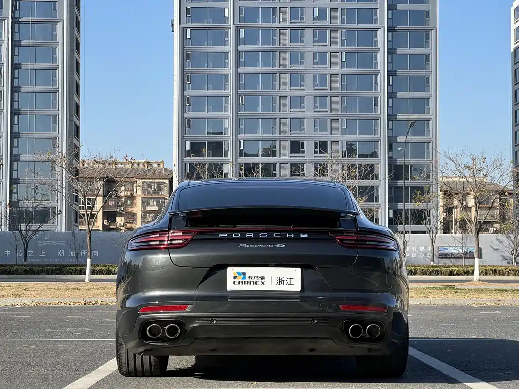 PORSCHE PANAMERA