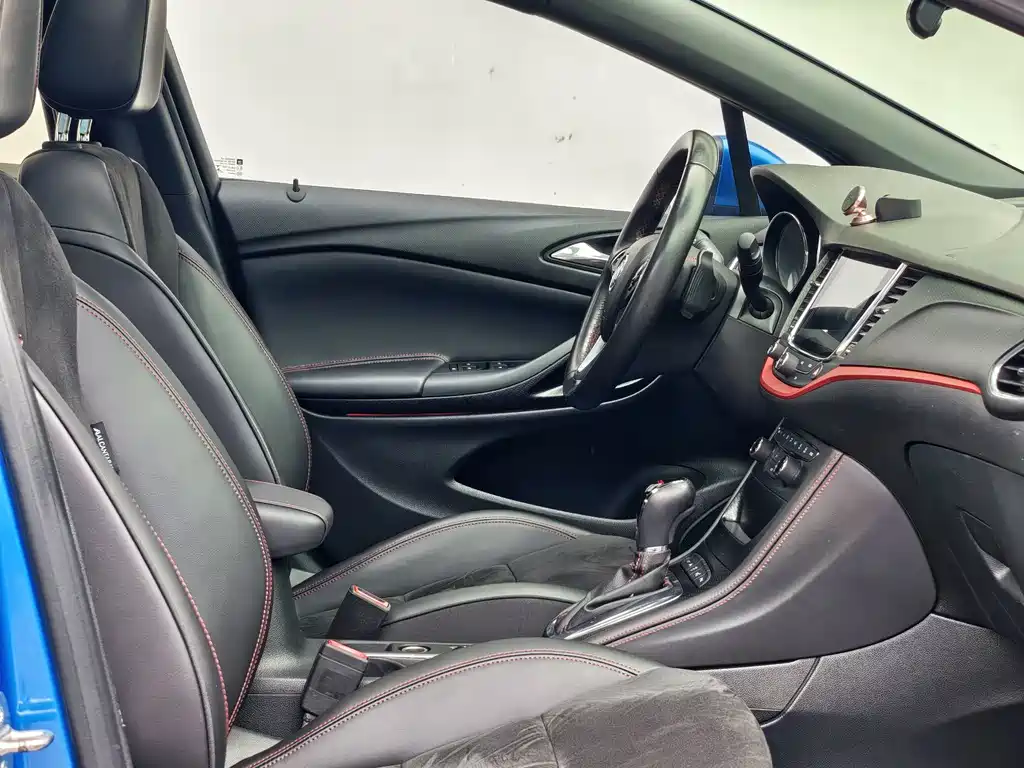 Buick Verano Hatchback GS 20T DCT Vertical Passion Sport Type, фото 13