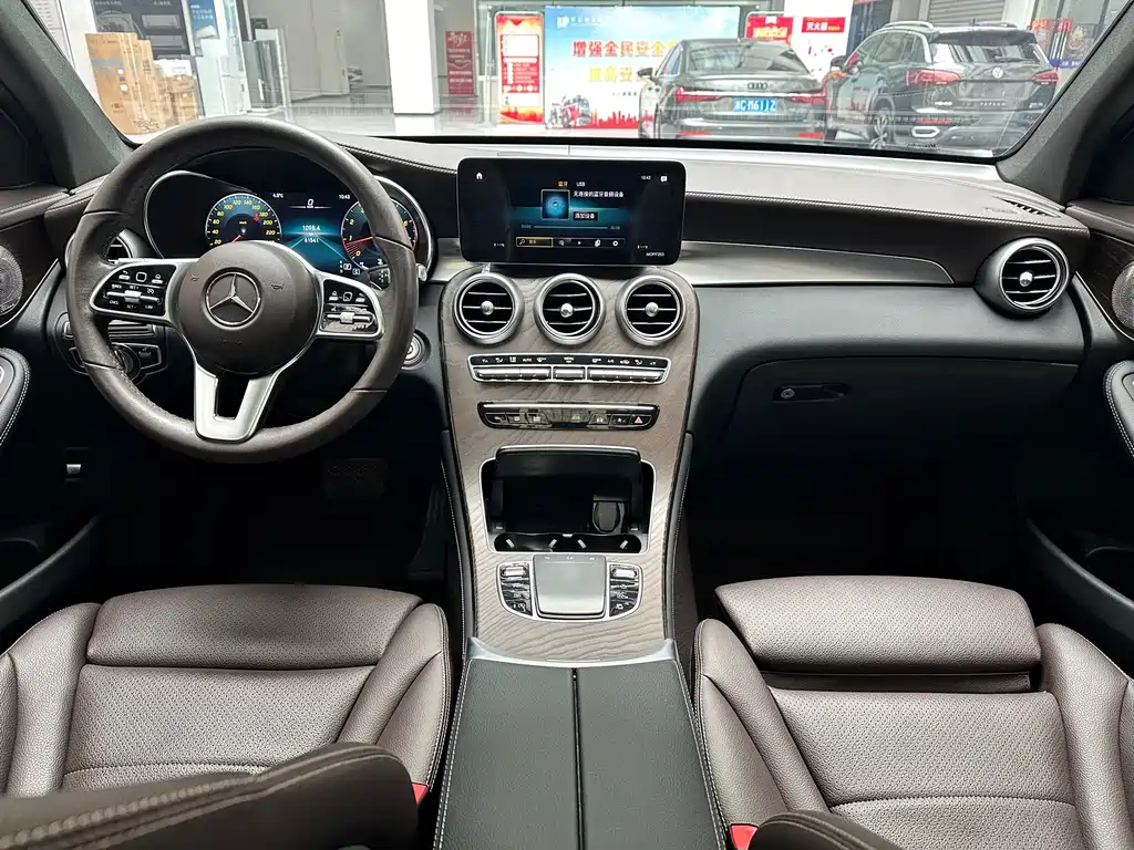 MERCEDES-BENZ GLC