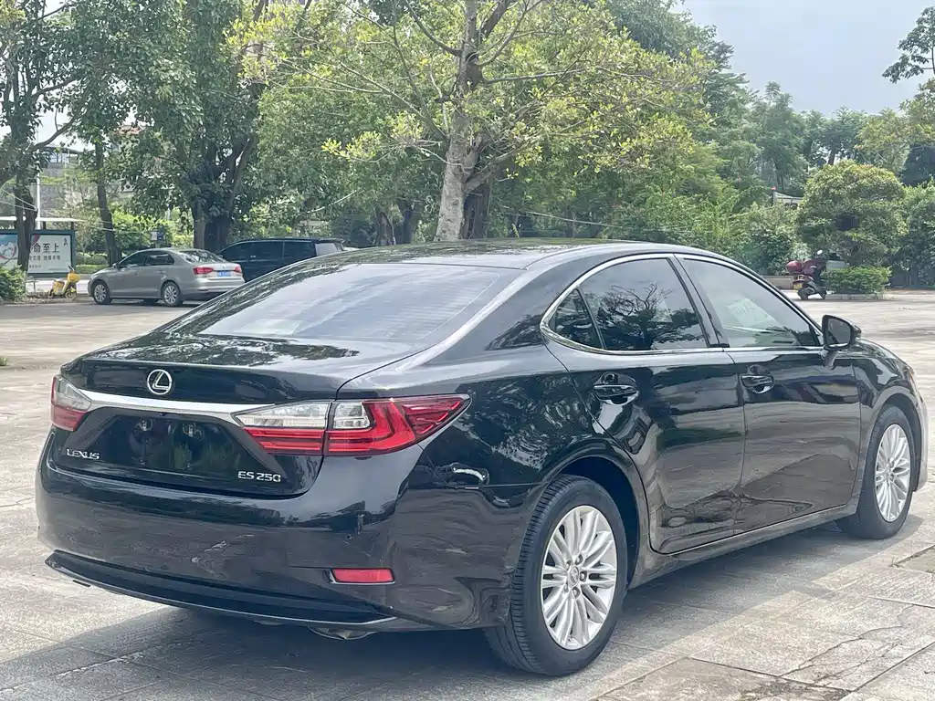 Lexus ES — миниатюра 6