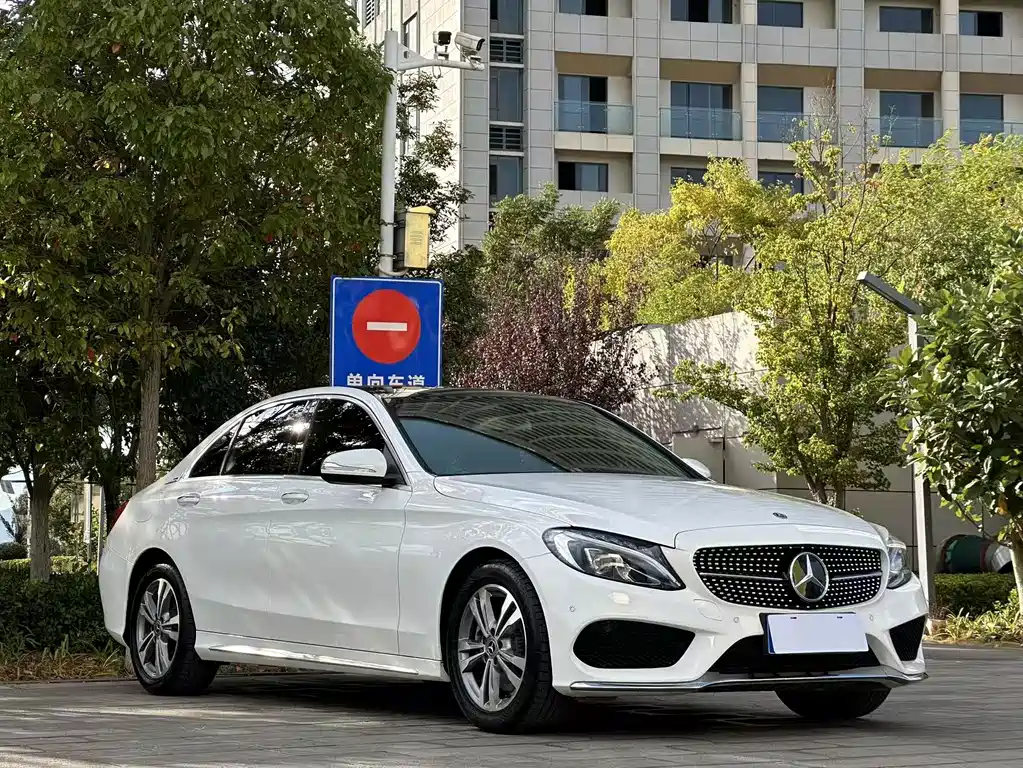 Mercedes-Benz C-Class — миниатюра 3