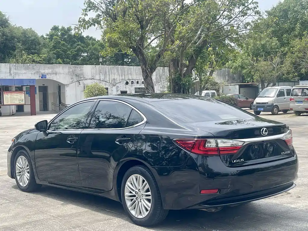 Lexus ES — миниатюра 5
